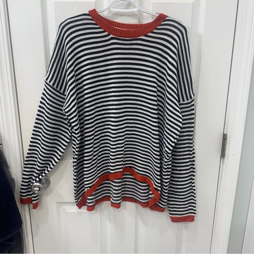 Striped artsy casual asymmetrical Black &White long sleeve crew neck Sweater - Picture 4 of 12